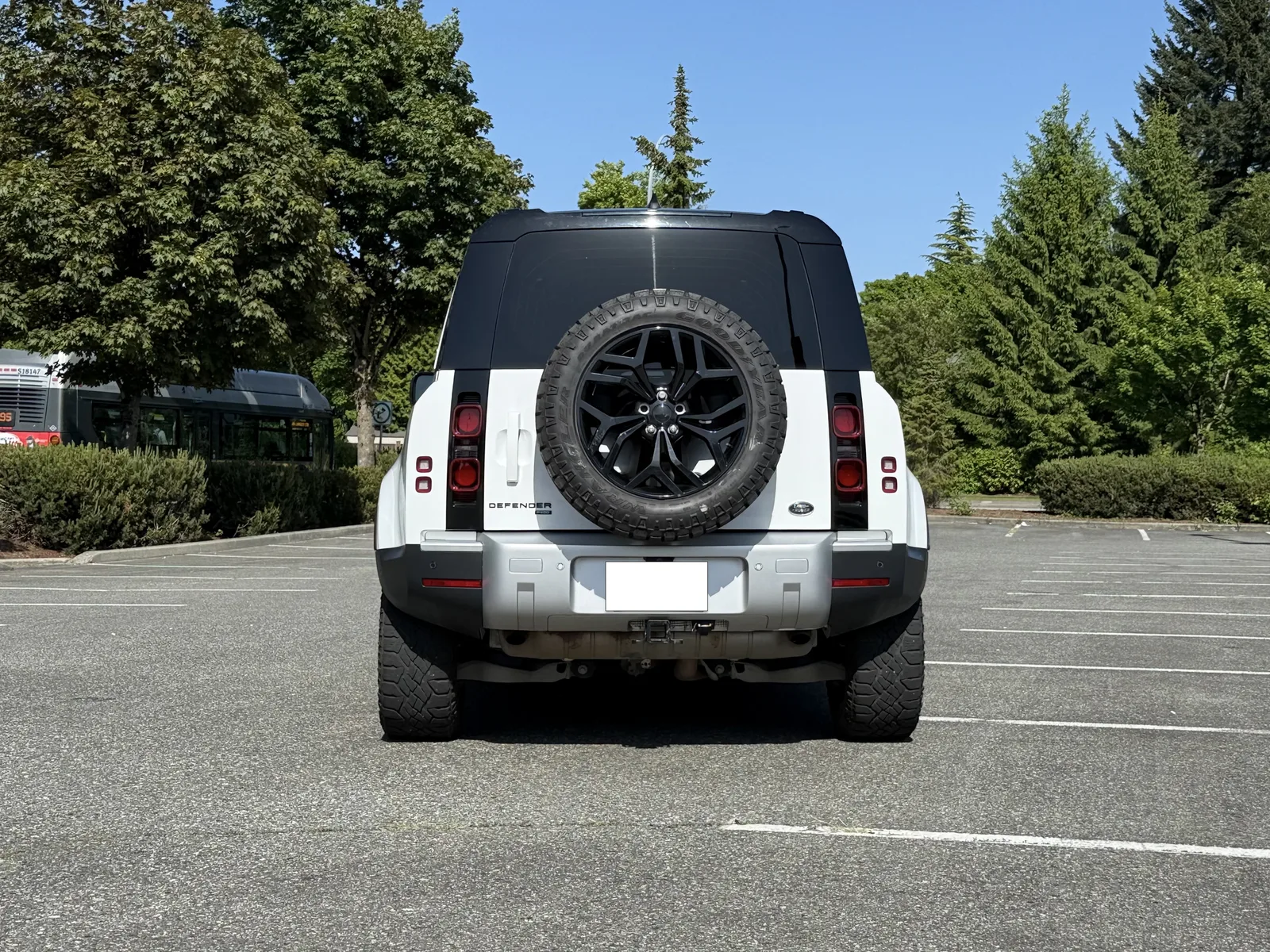 Land Rover Defender 110, rear